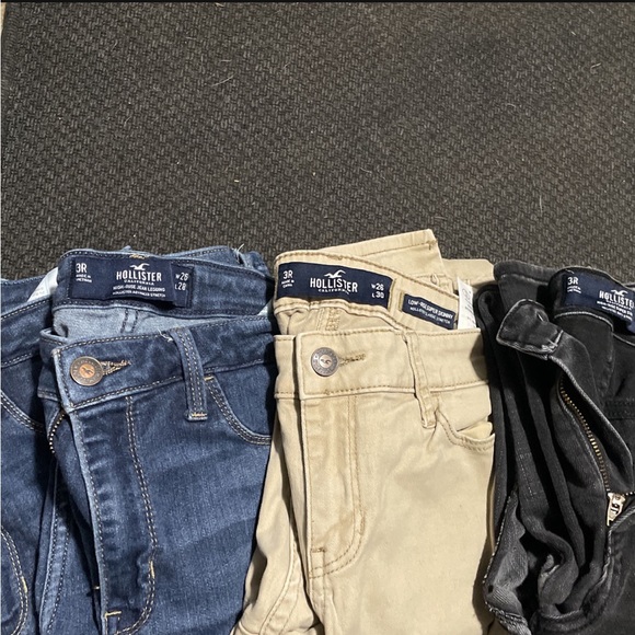 Hollister - Picture 3 of 3